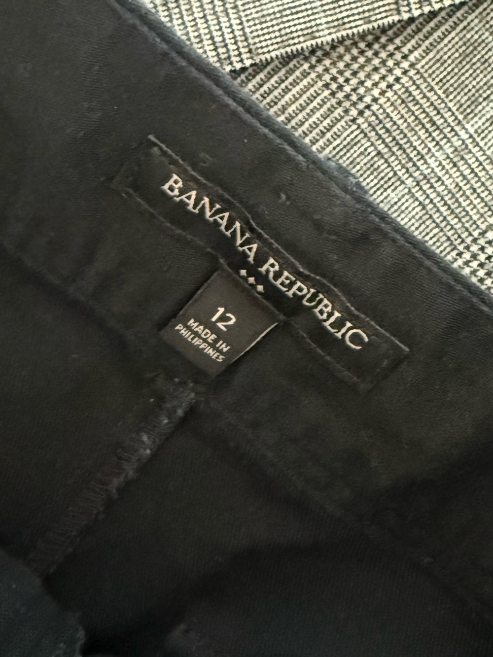 Banana Republic Utility shirt. Black A-Line Skirt, Snap and zipper with tie Belt - Picture 4 of 4